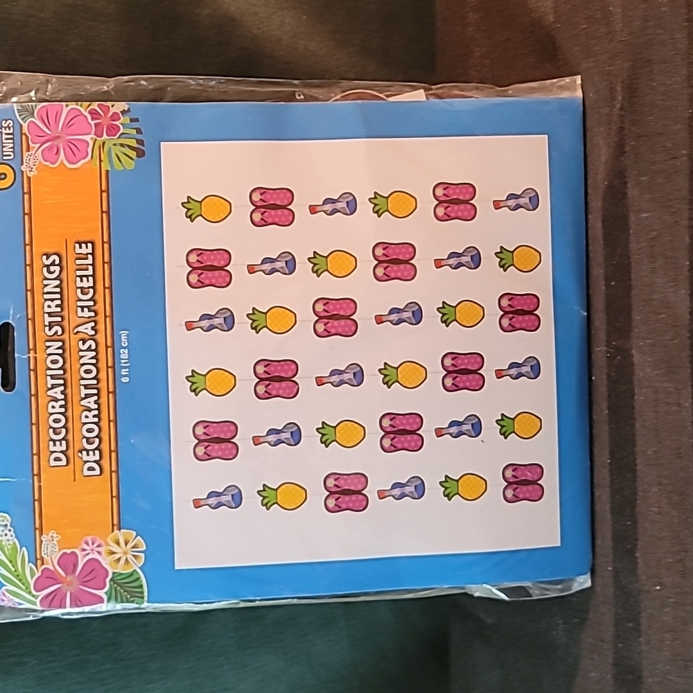 Brand New NWT Streamer Decoration String Qty 6 strings Tropical theme unopened